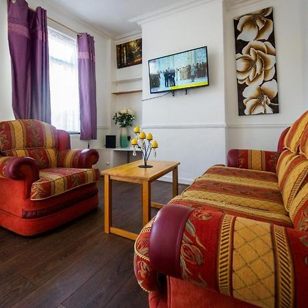 12 Cornwallis Lodge Family Room 2 Stoke-on-Trent 外观 照片