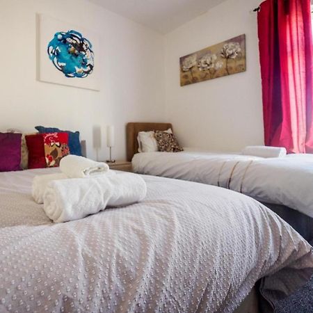 12 Cornwallis Lodge Family Room 2 Stoke-on-Trent 外观 照片
