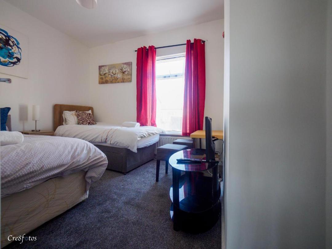 12 Cornwallis Lodge Family Room 2 Stoke-on-Trent 外观 照片